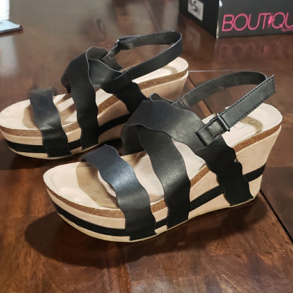 Yoki brand wedge Sandals size 8